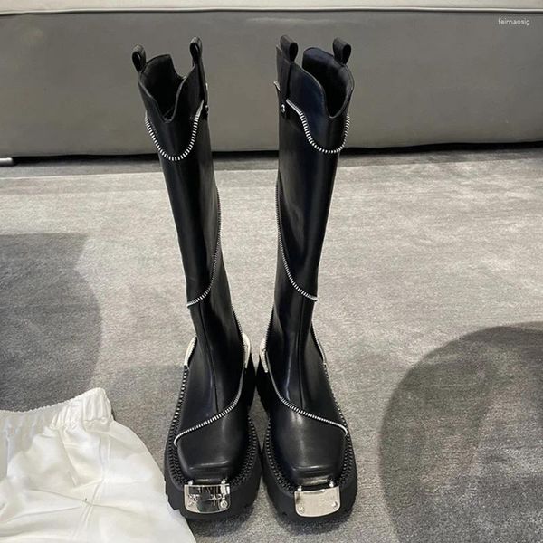 Bottes 2023 Chaîne en métal chic à bout carré chevalier à haut bord femme à semelle épaisse mais au genou classique