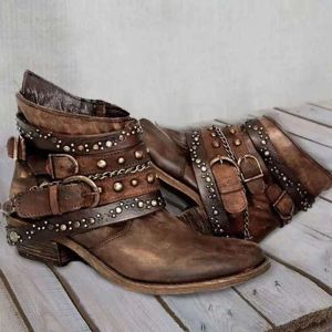 Botas 2023 Nuevo vintage Cool Cowboy Western Boots Woman Slip on Metal Rivet Tacón grueso Punk Trabajo para caminar Botas Botas Damas