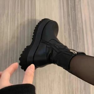 Laarzen 2023 Nieuwe winterpunkstijl dames enkel laarzen mode dikke zool zippers korte boot dames elegante platform flats hiel schoenen