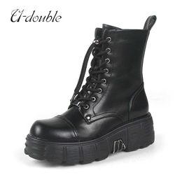 Boots 2023 Punk Women Plateforme Boots Boots Femelles Rock Round Toe Lace Up Fashion Retro Chaussures Chunky Decor Metal Decor Boots T240530