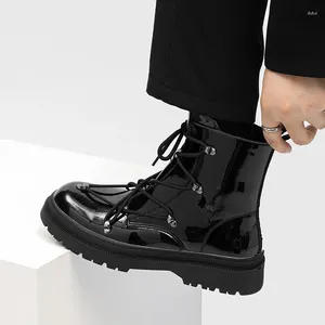 Botas 2023 Cremallera lateral Tobillo Hombres Plataforma clásica Punta redonda Cuero Zapatos de fiesta transpirables