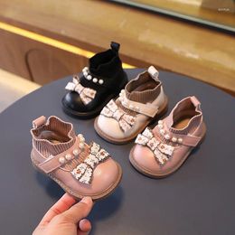 Laarzen 2024 Herfst Baby meisje Sok Parel Boog Zoete Schattige Kinderen Casual Gebreide Korte Laars Peuter Meisje Pu lederen Schoenen