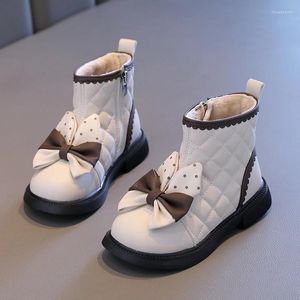 Botas 2024 Primavera coreana y otoño Lindas niñas cortas de lunares para niños Impresión de arco Princesa Zapatos de moda para niños