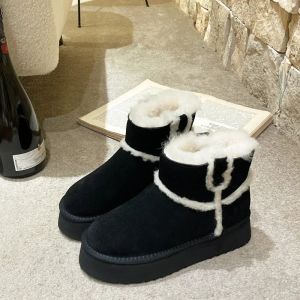 Bottes 2024 Nouvelles bottes de neige à vente chaude pour femmes plate-forme d'hiver portant résistants décontractés confortables imperméables bottines pour femmes