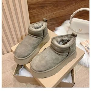 Bottes 2024 Femmes d'hiver Short Boots de neige chaude Chaussures décontractées en daim