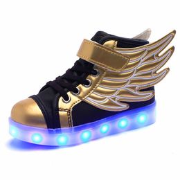 Laarzen 7ipupas Kind Gloeiende Schoenen USB Oplaadbare Engelenvleugels Lichtgevende Sneakers voor Jongens Meisjes LED Licht Loopschoenen voor kids 230712