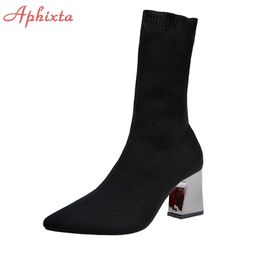 Laarzen Aphixta Metal Color 7cm vierkante hakken Sokken Vrouwen Big Size 43 Stretch Fabric Elastische puntige teen schoenen Enkle Boot Woman 221014