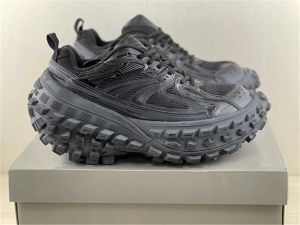 Laarzen Authentiek 2023 Beige Black Defender Designer Athletic Shoes Men Women Rubber Platform Tyre Stars Loves Casual Trainers Sports Snea