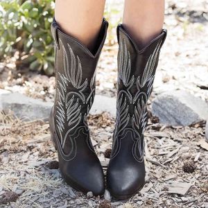 Botas Otoño e invierno nuevas botas de mujer de gran tamaño Western Cowboy tacón medio estilo nacional cabeza cuadrada PU cuero 220920