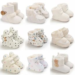 Bottes Automne Hiver Bébé Infantile Filles Garçons Chaud Mode Solide Chaussures avec Boules Fuzzy Premiers Marcheurs Enfant 018M 231124