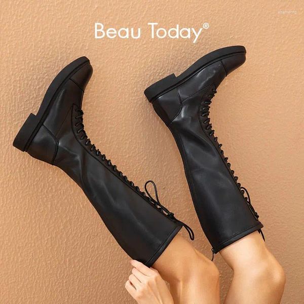 Botas Beautoday Long Women PU Cuero Reduce Reduce de cuero Decoración de encaje hacia arriba Rodilla alta Femenina plana Hecho a mano 01571