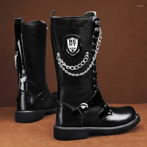 Boots Big Size 38-46 High Top Men Fashion Relief Outdoor Punk Style Chain Motorcycle de marche confortable