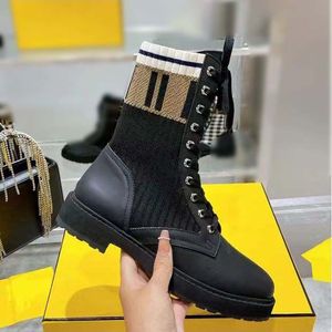 Boots Black Ankle Biker Chunky platform Flats Combat Low Heel Lace-Up Booties Leather Chains Buckle Dames Luxe ontwerpers schoenen 00000