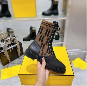 Bottes Noir Cheville Biker Chunky Plateforme Appartements Combat Bottes Talon Bas Bottines À Lacets Chaînes En Cuir Logo Boucle Femmes Designers De Luxe Chaussures Usine Chaussures3