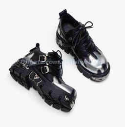 Bottes Boots Udouble Punk Style Femme Gothic Flame Shoed Vintage Rock Shoes 2022 Nouvelles chaussures en cuir foncé Metal Niche Top Platf6862182