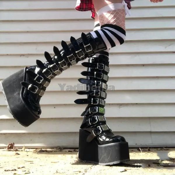 Bottes Brand Design Femelle Gothic Cosplay Corloge High Heels Femmes High Boots Platform Metal Gnee High Boots Punk Shoes Femme