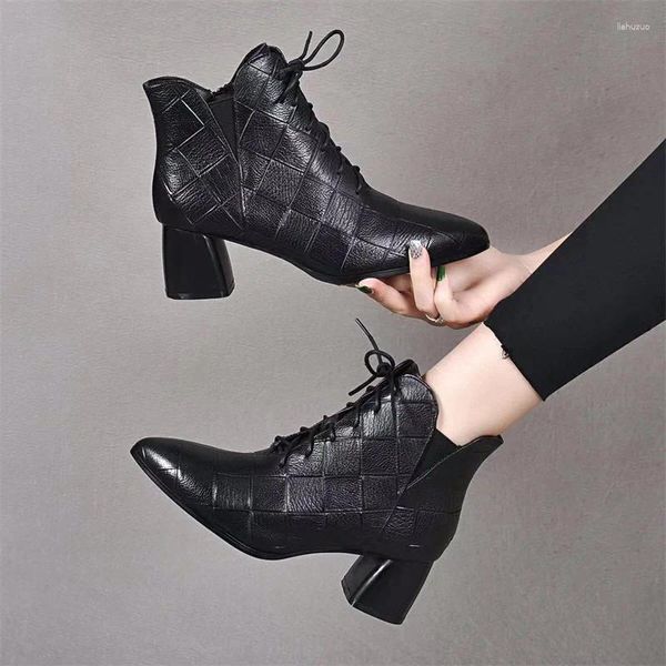 Botas Diseño de marca Punta puntiaguda Suela de goma Saltos Altos Para Mulheres Cruz atada Nudo de mariposa Botte Femme Bota de cuero lacada negra