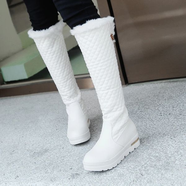 Boots Marque hivernale Boots de neige chaude Chaussures femme étanche en cuir fourrure en peluche coins genoue haute chaussure noire blanche dames chaussures confortables