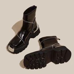 Laarzen Merk Vrouwen Platform Schoenen Mid Hakken Rits Chelsea Winter 2024 Designer Mujer Moto Pompen Punk Enkel Botas 231019