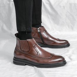 Botas Brown Classic High Top Brogue Shoes for Men Pointed Zipper Dress Man Customófono de cuero de cuero Bota Bota Masculina