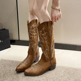 Laarzen Bruin Knie Hoge Westerse Laarzen Vrouwen Herfst Geborduurde Puntschoen Lange Laarzen Vrouw Plus Size 42 Med Hakken cowboy Botas 230729