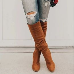 Bottes en daim marron pour femmes, bottes hautes et épaisses à talons hauts, confortables, à la mode, au genou, nouvelle collection hiver 2021, 230928