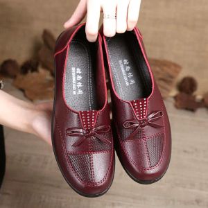 Boots Chaussures féminines bon marché Flats en cuir Chaussures noires pour femmes Leisuer Woman Loafers Flats 2021 Fashion Classic Mom Casual Le cuir chaussures