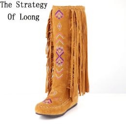 Boots Estilo de la nación china Nubuck Leather Mujeres Fringe Flat Slipon Botas largas Lady Spring Autumn Tassel Knee Alto Plus Tamaño 48