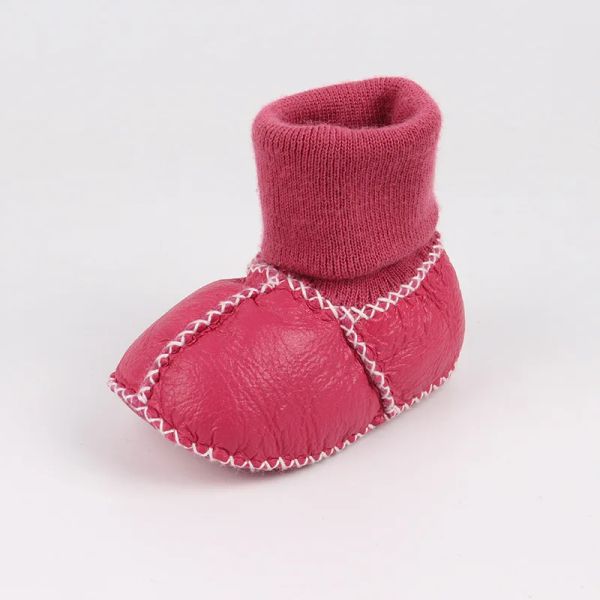 Botas coloridas peluche de cuero genuino deslizamiento de lombrices de bebé botas de nieve suave botones de invierno suaves mocasines hechos a mano calcetines de pie recién nacido