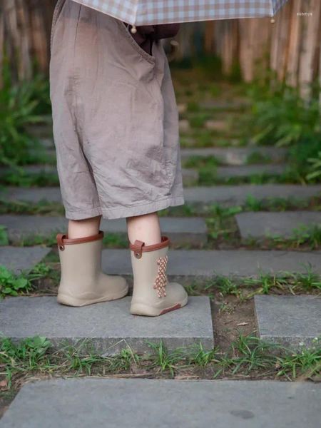 Botas de algodón más cálidas, zapatos de lluvia impermeables para niños, zapatillas antideslizantes para bebés, zapatillas de deporte de dibujos animados para niños y niñas, marcas de lujo para niños