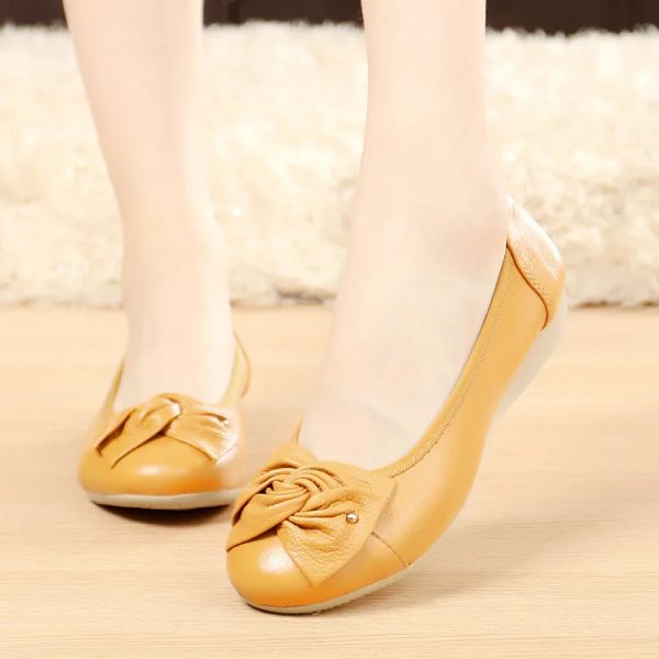 Boots Cow Leather Femme Chaussures Platform Shoes Chores Cendages Slipon Plus taille 43 femme Fashion Elegant Boat Shoes High Quality Ladies Flats