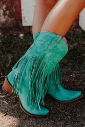 Laarzen cowgirls cowboylaarzen voor vrouwen franje liefdespatroon dikke hakken puntige teen westerse laarzen slip op schoenen vrouwelijk plus maat 45 230327
