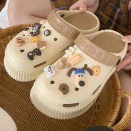 Bottes mignonnes Cartoon Trou chien diy chaussures de jardin femmes portent eva semelles épaisses pantoufles chaussures plage chaussures en sandales d'été pour couples