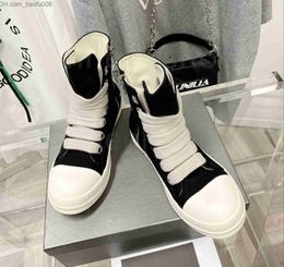 Laarzen Designer laarsjes sneaker herenlaars Dames cowboyschoenen Australië Dikke schoenveters Platform Laars Schoen Zwart Lace Up winter grote rode laars MET DOOS Q230909