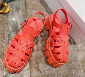 Designer Boots Designer Gladiator Sandalen Woman 6 Kleurenplatform Heel Eva Buckle Slippers Running Triple S Trainers Loafers Groen Wit Red Bee Sneakers Dress Shoe