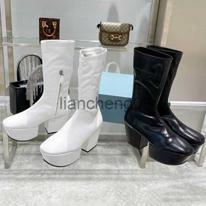 Bottes Designer Femmes Bottes Pantalons en cuir Genou Botte Cadenas Métal Clad Wedge En Forme D'amande Sortie Élasticité PU Catwalk Style Booties x0907