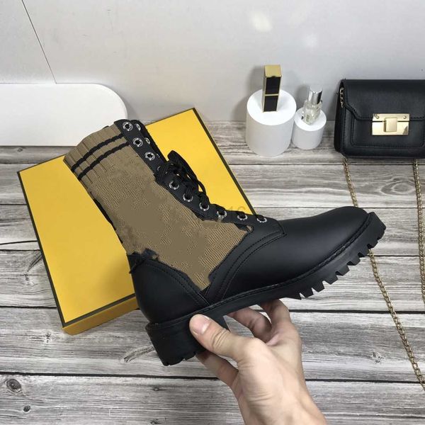 Bottes Designer Femmes Lace Up Chaussette Bottes Combat Boot Lady Hiver Printemps Mode Tricoté Bas Chaussons Italie Botte Mi-mollet Plateforme Semelle 2023 Nouvelle chaussure habillée L2403