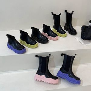 laarzen designer dameslaars mode laarsjes platform luxe zwart groen roze transparant rubber walk show winter sneeuw regenlaarzen designer schoenen rookpijp Laarzen