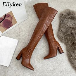 Bottes Eilyken 2024 Style femmes bottes à talons hauts épais chaussures De créateur en cuir microfibre bottines longues sur le genou Botas De Mujer 231027