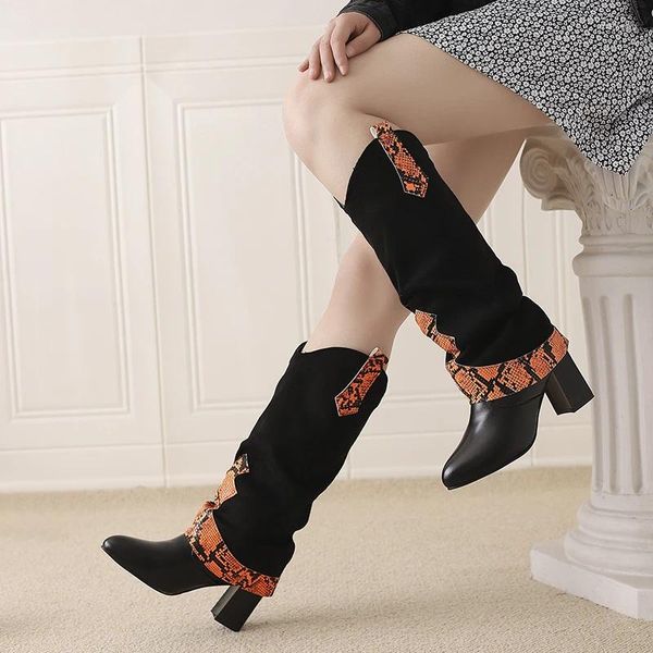 Bottes Flock élastique Modèle de serpent épissé Microfibre Fashion Longueur du genou des femmes avec un volet à talon épais Colorful Street Trend Boot