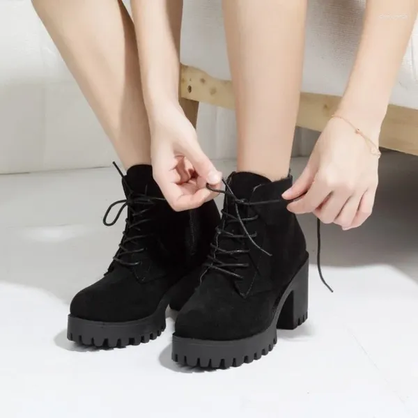 Bottes européennes et américains minimalistes courts 2024 hiver série de barillet zipper de grandes chaussures de coton féminines Trafza
