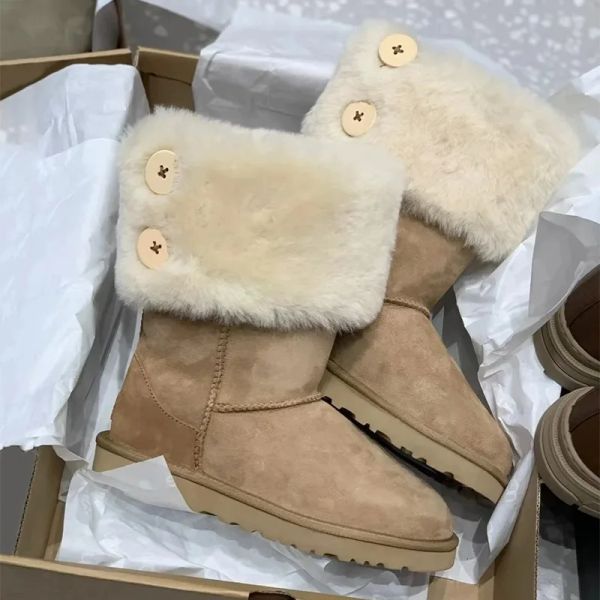 Boots Bouton de mode Bottes de neige courtes pour femmes 2024 automne hiver nouveau tube haute fourrure intégrée de plate-forme moelleuse chaude chaussures coton chaussures
