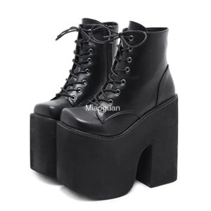 Boots Fashion Hight 17cm Chunky Heel Motorcycle Boots Femme Plateforme de cheville Boots Punk Cosplay Semelle épaisse Goth Girls Chaussures Big Taille 43