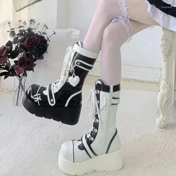 Bottes Fashion épais semed 2024 Punk Mid Tube pour femmes Europe America Migne Spicy Girl Motorcycle Boot Winter Chaussure chaude