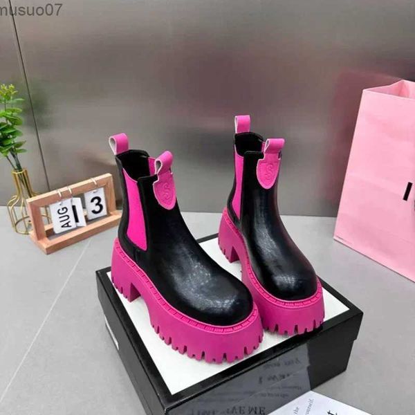 Bottes à la mode pour femmes bottes 2023 Nouvelles bottes à tuyaux colorés hauts à une jambe à une jambe épaisse bottes femme décontractée Boots2404