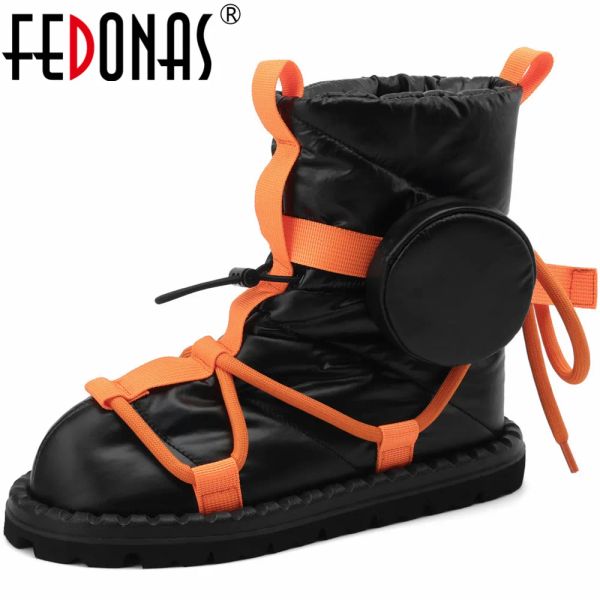 Bottes Fedonas Marque Femmes Botkle Boots Design de mode populaire Couleurs mixtes femelles Bottes de neige plates
