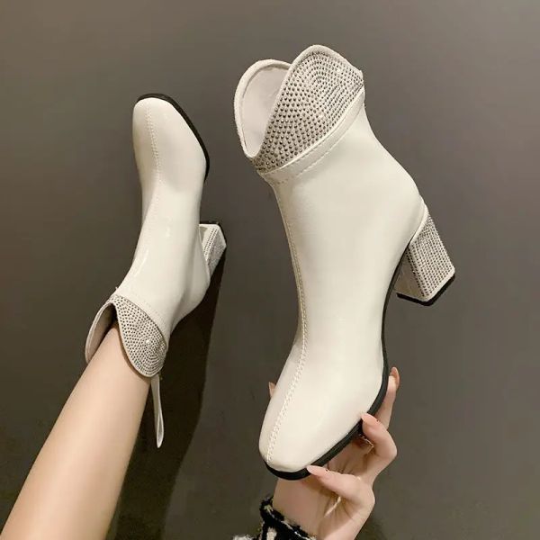 Boots Footwear Filk White Talèled Femelle Boots Bottes très hautes Bottises Rhinaistone Chaussures courtes pour les femmes Tendance de vente 2023 Pu Goth