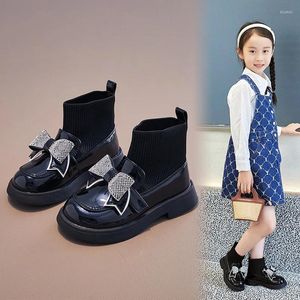 Bottes Fille Rouge Court Hiver De 2023 Bow Enfants Bateaux Bébé Princesse Simple Enfant Fleur Noire Même Chaussettes Chaussures En Cuir