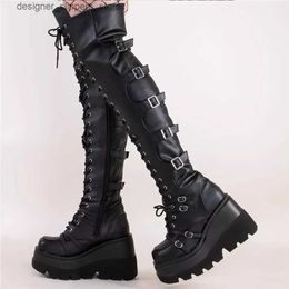 Laarzen Gothic Dikke High Heels Damesplatform Wedge Motorcycle Boots Knie Boots Army gestripte laarzen Punk veter omhoog Buckle Lengte Q240521