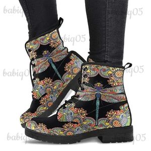 Bottes Chaussures faites à la main Libellule Henné Bottes fabriquées à la main Chaussures en cuir pour femmes Bottes végétaliennes Bottes pour femmes Bottes de mode Bottes hippie T231117